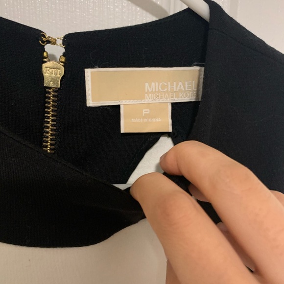 Dress - Picture 3 of 4